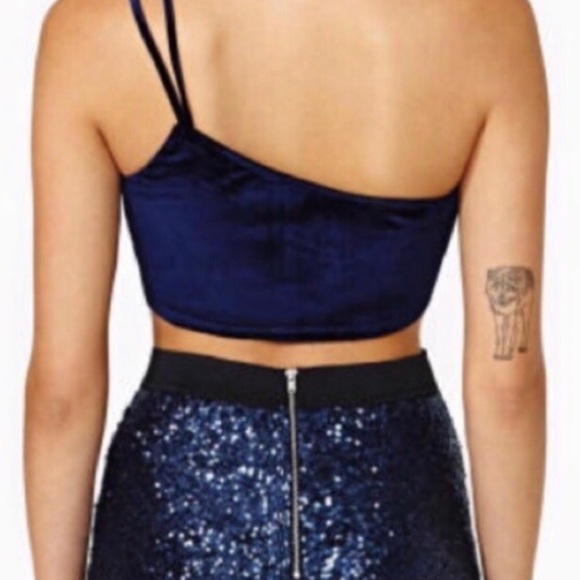 NASTY GAL ONE-SHOULDER BLUE VELVET CROP TOP - Picture 2 of 6